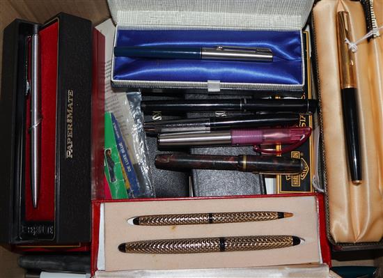 A collection of fountain and ballpoint pens, some boxed, including Parker 51 and 61,